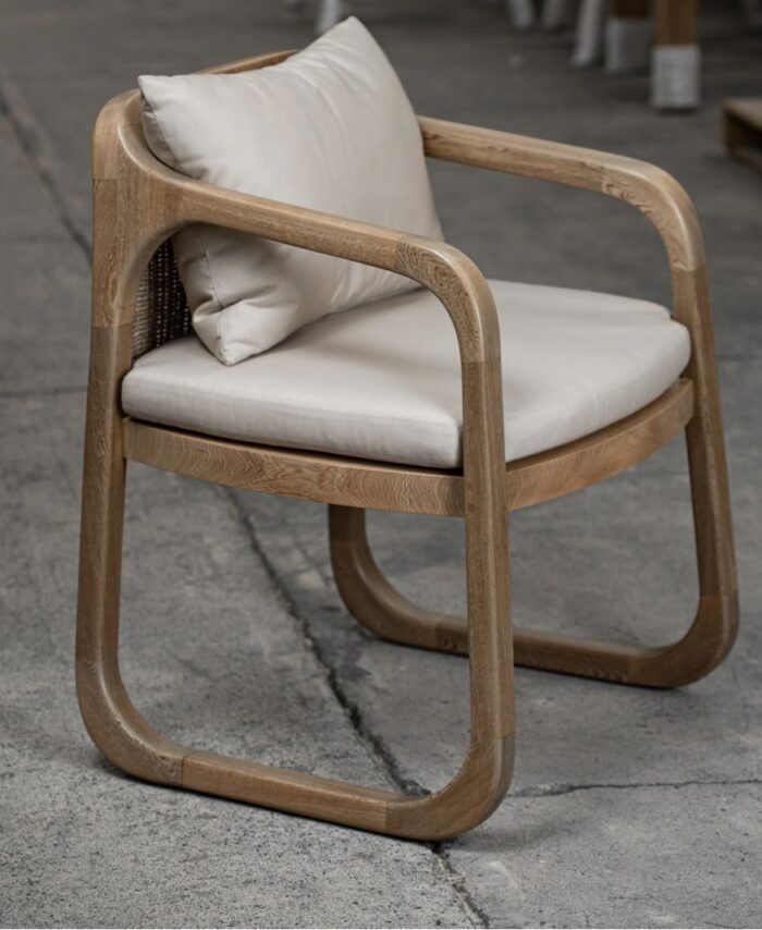 Curved Frame Lounge Chair